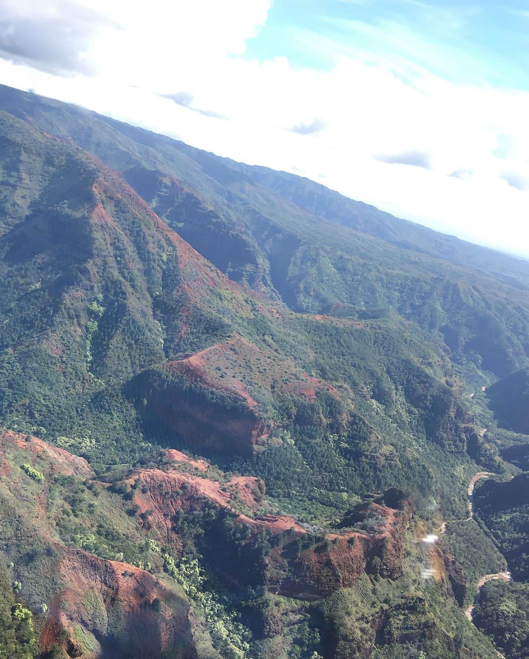 名波はるかさんのインスタグラム写真 - (名波はるかInstagram)「ナ・パリ・コーストをヘリコプターで上空から眺めてきました。#napalicoast #kauai #hawaii #traveler #nanamiharuka #ビットコインクィーン #海外転々」2月6日 13時16分 - nanamiharukatraveler