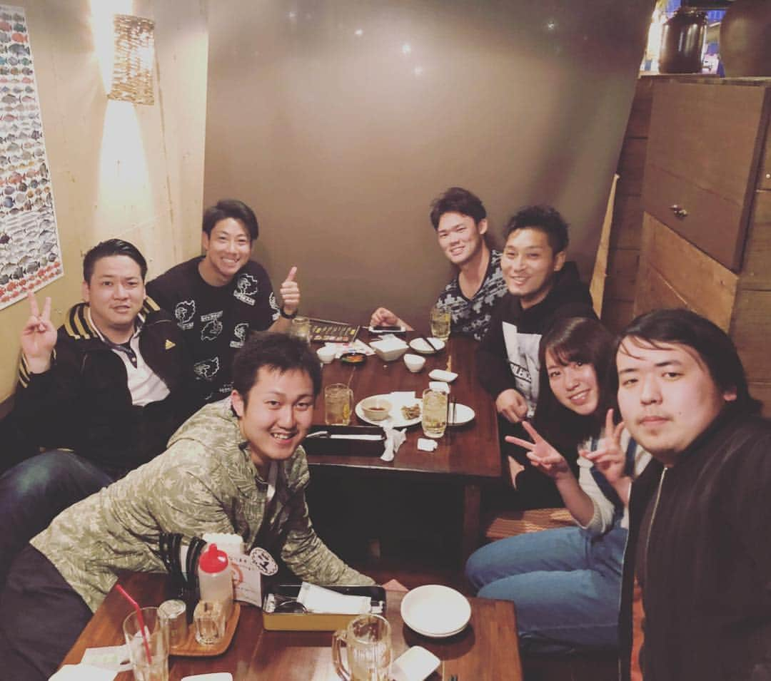 伊藤準規さんのインスタグラム写真 - (伊藤準規Instagram)「とり日和メンバーが沖縄まで応援に来てくれました(^^)♪ 小熊と福谷も一緒に食事ありがとう！ #とり日和総本店#とり日和今池店#とり日和東京本店#中日ドラゴンズ#dragons#baseball#伊藤準規#小熊凌祐#福谷浩司#沖縄#キャンプ#supreme」2月6日 13時24分 - junki_itoh