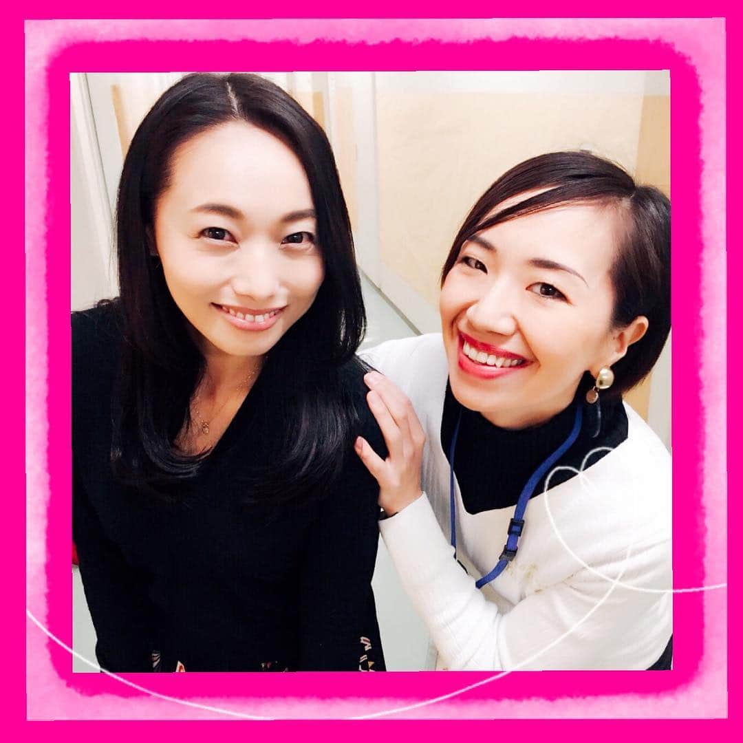 貴千碧のインスタグラム：「ながさんのお手伝いに行ったらきらりさんにお会い出来た😭✨花組初舞台でご一緒させて頂いたきらりさん✨いつも「娘役」をとことん追求され、全うされていたお姿、そして太陽のような明るい性格に私もいつもパワーチャージして頂いていました✨✨きらりさん御卒業の日もお稽古の後にフェアエルパーティー後のきらりさんにおめでとうございますを伝えに伺ったなぁと懐かしく思い出しました😍 相変わらずの綺麗なお姉さんだったぁ✨✨😍 #華耀きらりさん#きらりさん#花組 の#上級生の方 にお会い出来ると#初心 にかえる。よく#宝塚 の#男役#娘役 談義させて頂いた😌✨昨日は#有瀬そうちゃん とお手伝いに伺ったら#希佳さん#瀬川佳英さん#泉つかささん にもお会い出来て😭 #紫門ゆりや#珠城りょう#千海華蘭#美弥るりかさん#すーさん#夏月都さん 月都の仲間にも沢山会えて大喜び😆🙌💕みんなもうすぐ#初日 #楽しみでなりません ながさんのご卒業ウェアは#白 のニット☺️身体も心も#ぽっかぽか の1日でした🍀」