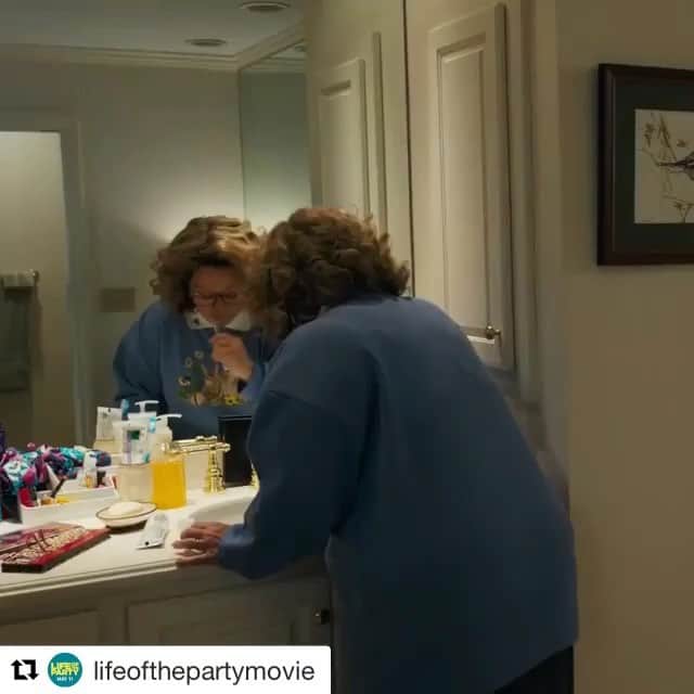 ルーク・ベンワードのインスタグラム：「First trailer for @lifeofthepartymovie. You guys are gonna love this movie. Full trailer coming out today as well. Make sure you go watch!」