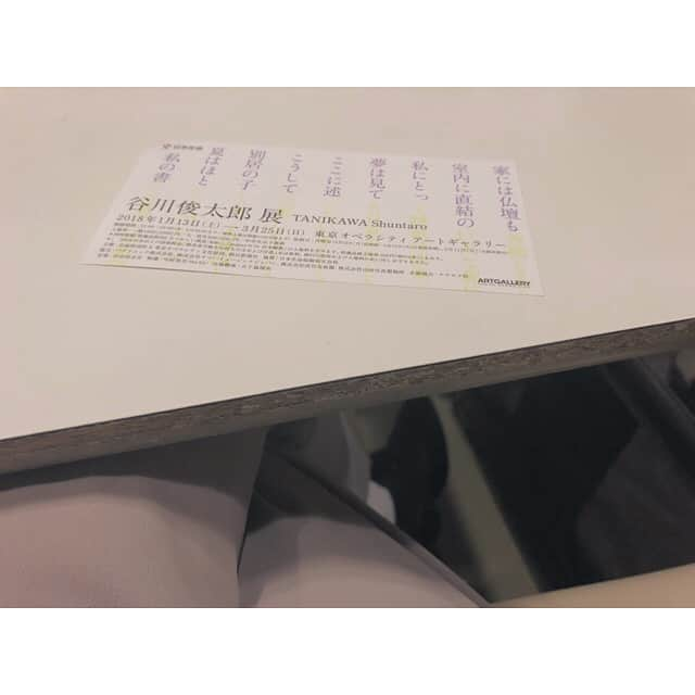 玉城ティナさんのインスタグラム写真 - (玉城ティナInstagram)「仕事してから、谷川俊太郎展へ そしてフルーツを食べました。  @walnut_illustration に はげましてもらいました。笑  ノートにやりたいことをいっぱい 書いて話してみたけどありすぎるわあ 谷川さん86歳…かあ…………くそ若造じゃん20歳  女に、って詩集を。」2月6日 17時55分 - tinapouty