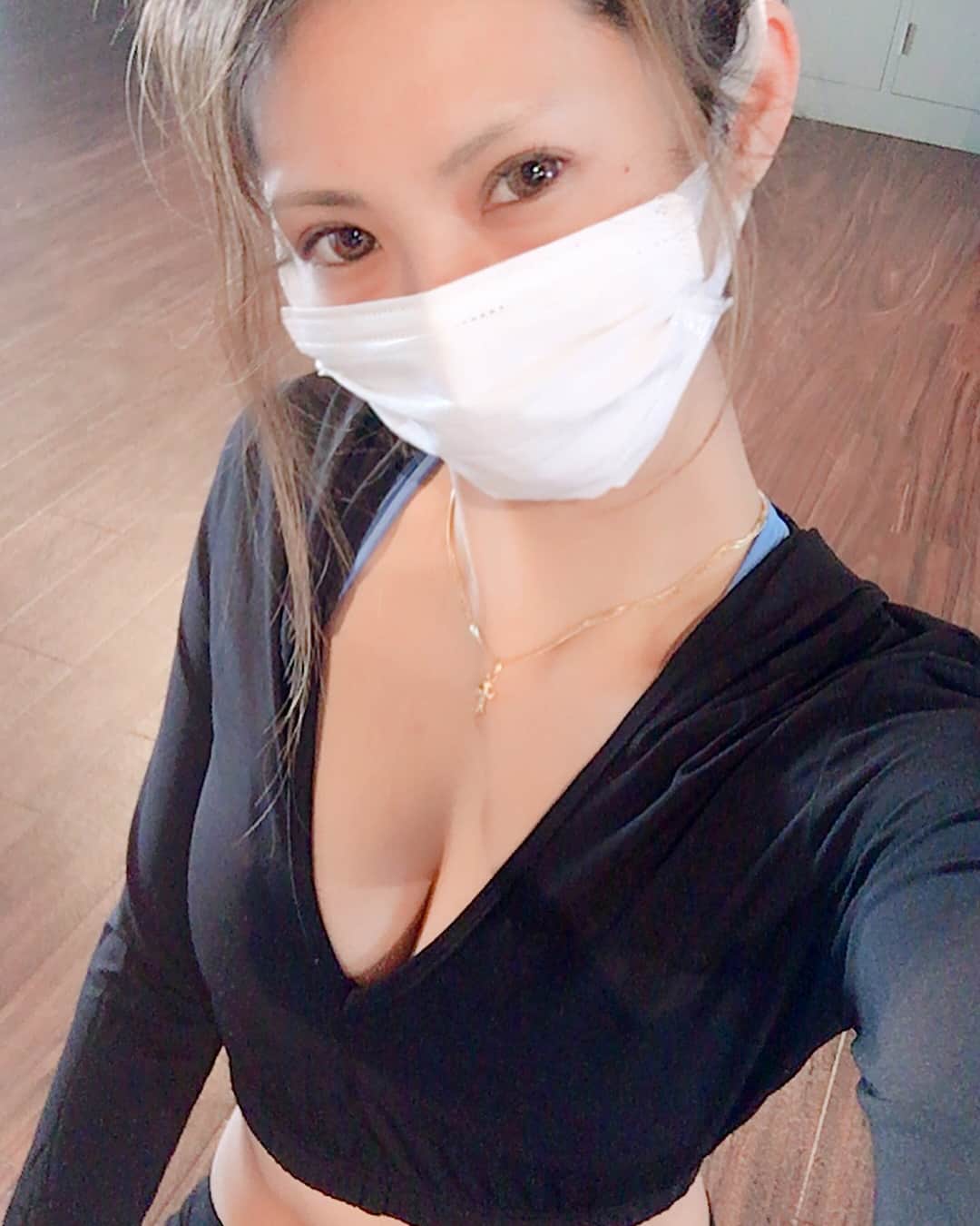のインスタグラム：「おつぽーん🙋 ひっさびさのジム😂❤️ やっと行けた〜 最近腹筋どっか行っちゃったしな〜 元々そんな無いけど← . 動画倍速にすると動き面白くて最近マイブーム🤣(笑) .  #ジム #トレーニング #パーソナルトレーニング #セミパーソナル #体幹トレーニング #体幹 #筋トレ #筋トレ女子 #腹筋 #フィットネス #フィットネスウェア #ジムウェア #ダイエット#美body #岐阜 #岐阜駅 #zen #gym #training #diet #gifu #instagood #love」