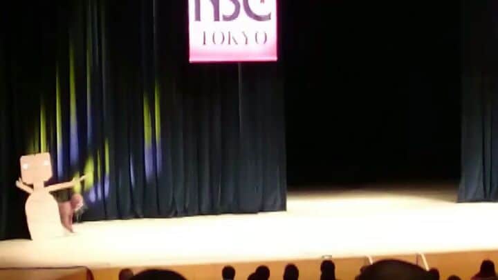 坂元健悟のインスタグラム：「懐かしい動画出てきた。 まだ養成所通ってたときの1分ネタ コント「ETの出産」 #東京#福岡 #ET」