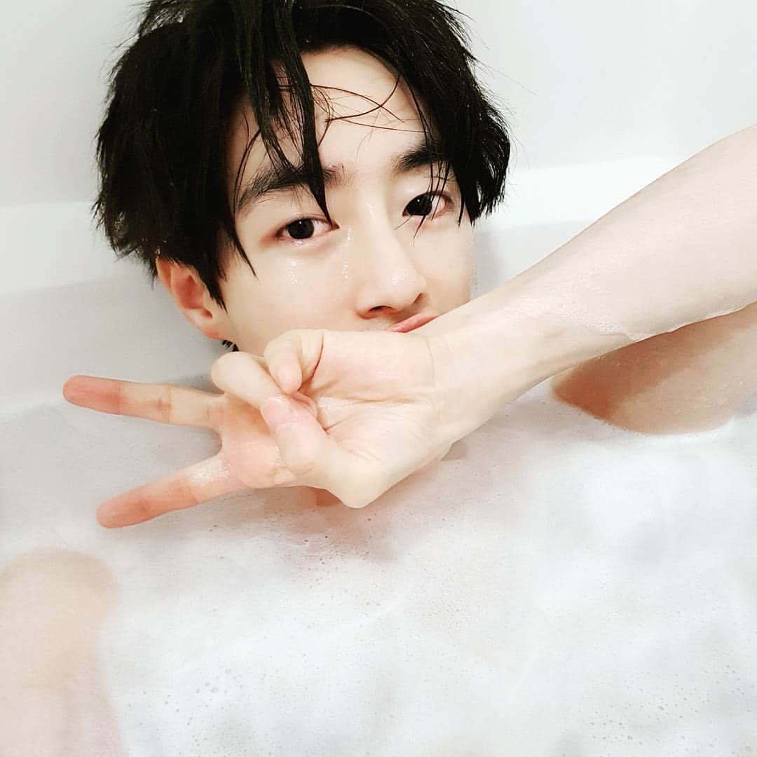 ミヌのインスタグラム：「🛁 잘자요~おやすみ~！！」