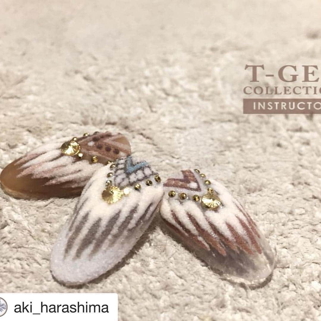 ネイルショップTATさんのインスタグラム写真 - (ネイルショップTATInstagram)「#Repost @aki_harashima with @get_repost ・・・ .. . ✭ fringe nail…🐪 ✭. . . 私のお気に入り、定番カラーと スターダストパウダーで☺︎♡. . . . . .  . 【❊ T-GEL COLLECTION ❊】 D030. D031. D063. D071. D102. D0170. D171. D184 スターダストパウダー クリアS . . . . . #tgel #tジェル #tgelcollection #tat#nails #nailart #naildesign  #gelnails #gelnailart #instanails #nailswag #stardustpowder #gelnailsdesign  #fringenail #fringe #nativenails #ネイル #ジェルネイル  #フリンジネイル #フリンジ #スターダストパウダー #ネイティブネイル  #ネイルパーツ #네일아트 #네일 #美甲 #gel甲」2月7日 17時54分 - nailshoptat