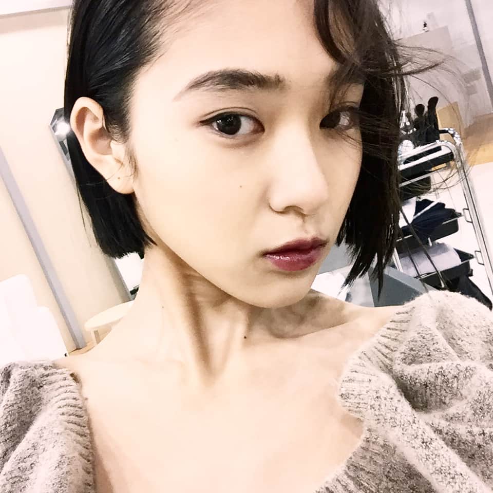 石川愛果のインスタグラム：「・ ・ ・ 暦上もう春なんだし もう少し春顔覗かせても いいと思うんだよね~ ・ ・  #photo #photography #instagram #instagram #instalike #instafashion #instapic #instaphoto #tbt #me #model #style #japan #japanesegirl #girl #highschool #spring」