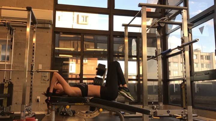 橋本まゆのインスタグラム：「@ti_habit 🏋🏻‍♀️ 2018年1回目オビトレ再開です。 お尻だけじゃなく腹筋も程よく。 これ出来なかったのに出来る様になってた🤩トレーニングしてないだけでなんだかお尻下がってなかいか気になってウズウズ。  健康的な体型を維持する為に引き続きトレーニング頑張らな🤨Just do it✔️ #tihabit#personaltraining#personaltrainer#treaning #gym#workout#nikewomen#justdoit#healthy #恵比寿#トレーニング#パーソナルトレーニング#筋肉痛#ボディメイク#プロテイン#プロテイン女子#程よい筋肉#しなやかボディ#ぷりけつ#オビトレ」