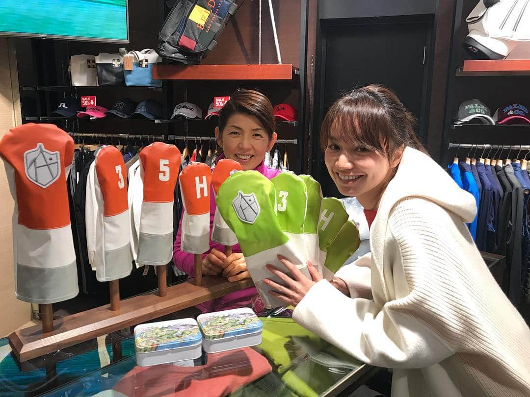 三枝こころさんのインスタグラム写真 - (三枝こころInstagram)「@daikanyamagolfclub さんからリンゴルコンペへの協賛品頂きました♡ ヘッドカバーセット5つ×2色、私も愛用中のティーなどをいれる缶。 コンペに向けて協賛品もどんどん集まって来ています(*≧∀≦*) 応募者数は現在500人越えとなっていますが、抽選なので締め切りまで募集します。 2月末が締め切りとなっていますので、皆さん応募フォームから宜しくお願いします。 この緑のヘッドカバー可愛い過ぎる😍 代官山ゴルフ倶楽部オリジナル商品なので、是非お店に足を運んでみて下さい。 #ゴルフショップ #ヘッドカバー #代官山ゴルフ倶楽部 #協賛品 #ゴルフ女子  #golf #リンゴルコンペ @daikanyamagolfclub」2月7日 13時31分 - kokoro_golf