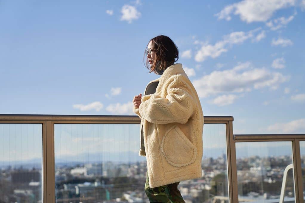 Kojima reikoさんのインスタグラム写真 - (Kojima reikoInstagram)「もうすぐ分厚いコートともお別れですね。 今季よく着た真理子のとこのムートンコート。 お気に入りです。  #mouton #jonnlynx」2月7日 14時45分 - reikokojima