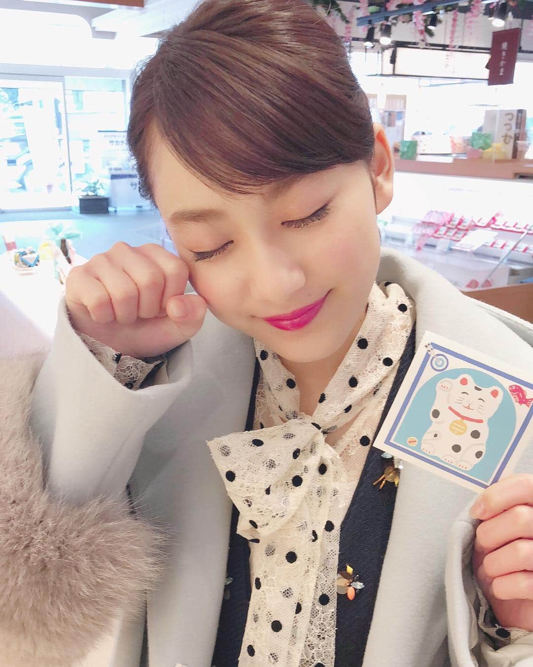 平祐奈さんのインスタグラム写真 - (平祐奈Instagram)「長閑な気持ちいいお天気の中でロケしてるよん☺︎#招き平 #招き猫のように #幸せがみなさんに訪れますように」2月7日 14時56分 - yunataira_official