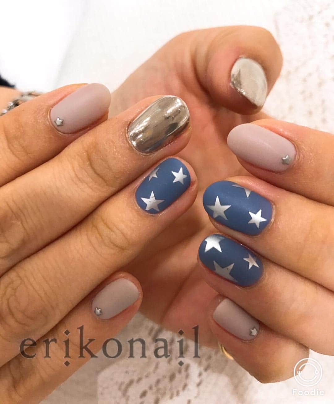 黒崎えり子さんのインスタグラム写真 - (黒崎えり子Instagram)「erikonail GINZA✤山崎 唯  ミラー＆マットにシルバーの星が可愛いアート😍👍✨ #erikonail#エリコネイル#ネイル#ネイルアート#ネイルデザイン#ジェルネイル#ジェル#ネイルアート#nail#nails#nailart#naildesign#gelnail#gel#morecouture#モアクチュール#moregel#モアクチュールモアジェル#モアジェル#네일#젤네일#美甲#銀座ネイルサロン#ネイルサロン銀座#黒崎えり子ネイルビューティカレッジ#ネイルスクール#星ネイル」2月7日 15時08分 - erikonail