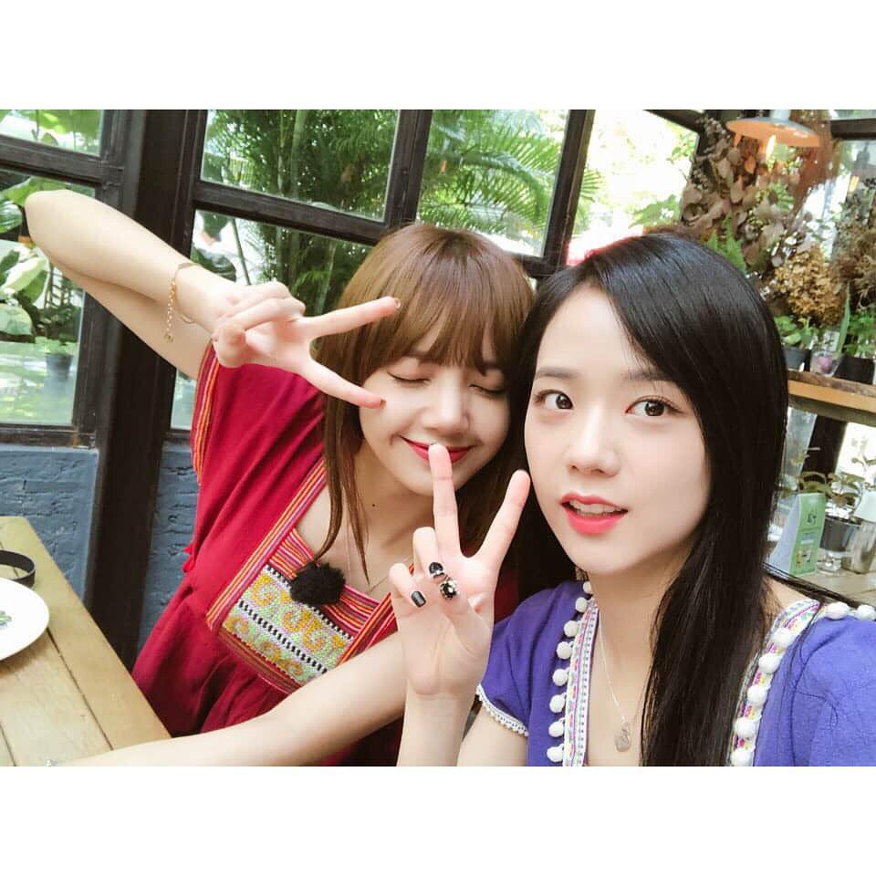 BLACKPINKさんのインスタグラム写真 - (BLACKPINKInstagram)「#BLACKPINK#LISA#JISOO#리츄#블랙핑크 💕💕💕」2月7日 15時14分 - blackpinkofficial