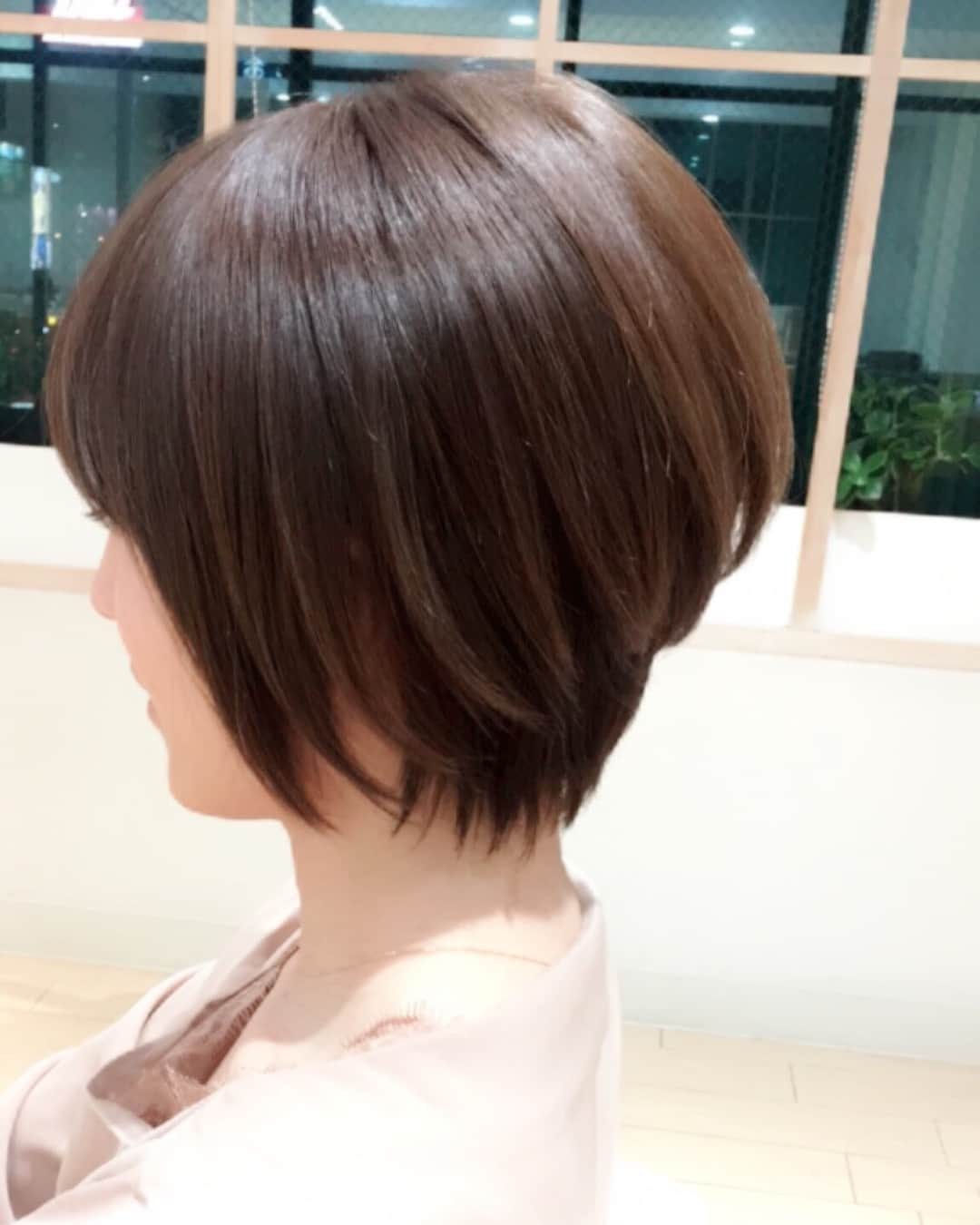 Remiさんのインスタグラム写真 - (RemiInstagram)「new look💇 マツエク&ヘアチェンジ♬ 久しぶりの前髪は、最新エクステ技術ヘアループを付けてもらいました！(3,4枚目before→after) 自然すぎて見ても触っても全然わからない😳💕 産後の抜け毛に悩むママや前髪のボリュームを上げたい方には救世主✨ 自分へのご褒美にヘッドスパもしてもらってリフレッシュ😍  hair▶︎ @afloat_dl  eyelash▶︎ @prier2010 . . .  #美容day #アフロートディル #afloatdl #表参道 #ヘアループ #プリエ  #prier #南青山 #マツエク #3Dマツエク #Jカール」2月7日 23時02分 - remi_912