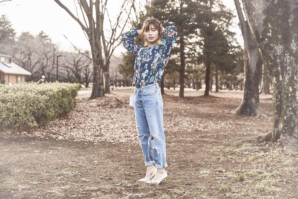 宇野実彩子さんのインスタグラム写真 - (宇野実彩子Instagram)「. デニム×花柄  大好きなツートップ。 #DenimIsMyCanvas  #HM　 #PR @hm」2月8日 12時00分 - misako_uno_aaa