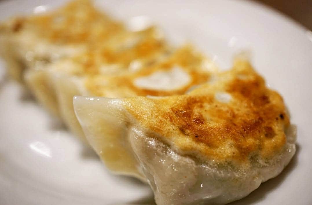 石関友梨さんのインスタグラム写真 - (石関友梨Instagram)「びっくりチャーハン！約1kg¥760円(*´罒`*) #ともや #ラーメン #地元ラーメン #チャーハン #びっくりチャーハン #約1kg #3合#デカ盛り #群馬 #大食い #ゆりもり #家族でごはん #更に上があるらしい #びっくりチャーハンの大盛り」2月8日 12時11分 - yurimorico