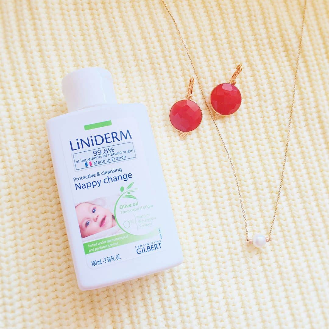 のインスタグラム：「LiNiDERM🇫🇷 . 単なる保湿ではなく 保護膜が肌をストレスからブロック。肌トラブルやアレルギーからも守ってくれる、医療品メーカーが作った画期的なクリーム✨ 天然由来成分99.8パーセントのボタニカルクリーム🌿 金属アレルギーなんだけど、いつもどうしても着けたいアクセサリーは我慢して着けてたけど、これを塗ってからつければ大丈夫みたい♪ピアスはポスト部分にも塗るのがオススメ。 . #リニデルム #liniderm #バリアクリーム #バリア機能付き保湿クリーム #保湿 #高保湿 #バリア保湿 #金属アレルギー #肌荒れ  #tokyocameraclub #skincare #beautygram #tokyocameragirls #homecare #instalifestyle #lifestylegram #bblogger  #beautyaddict #保湿 #gasbijoux #ガスビジュー #accessoriessalt #beautycare #beautycommunity #beautyobsessed #コスメ好きさんと繋がりたい#ビュースタグラマー #japaneseblogger #kurashiru #locari」