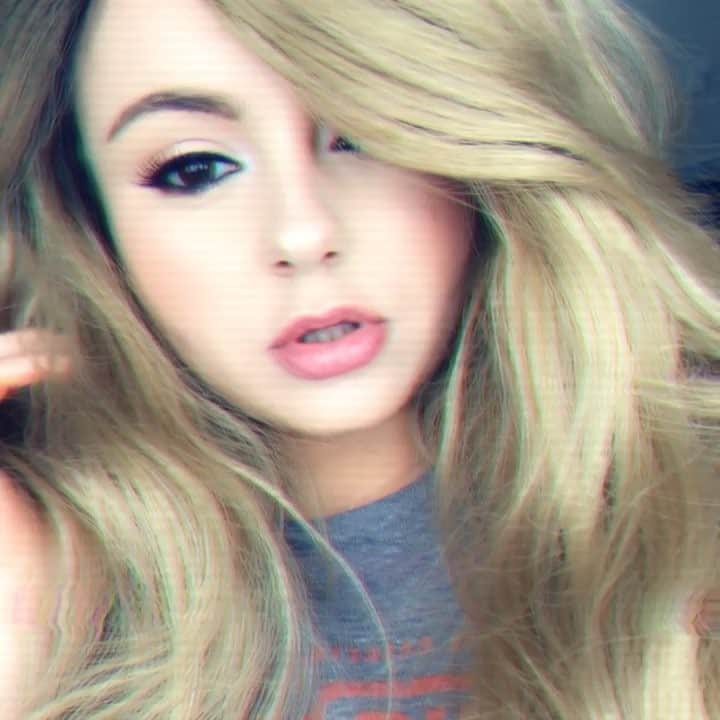ブリー・オルソンのインスタグラム：「I’m not even mad at this $40 Amazon wig while I wait on my good one. Gotta keep some Bree for y’all! Btw- this is my only Instagram account. All others are fake.」