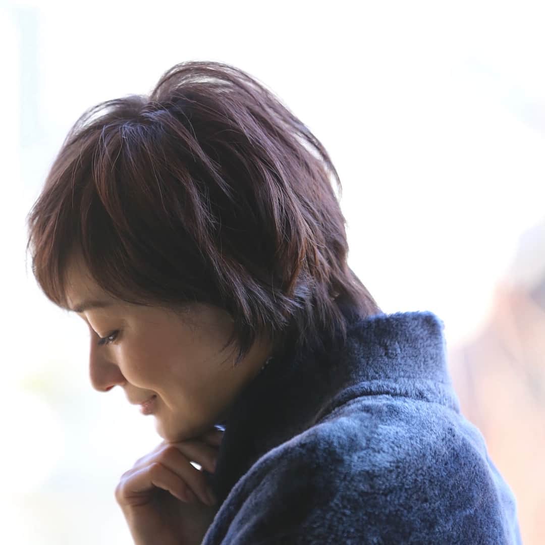富岡佳子さんのインスタグラム写真 富岡佳子instagram Hair 最近早くもサイドの髪が前下がりになってきました 春に向けて少し伸ばそうと思います 真冬のショートヘアは楽しかった 2月8日 10時09分 Yoshikotomioka