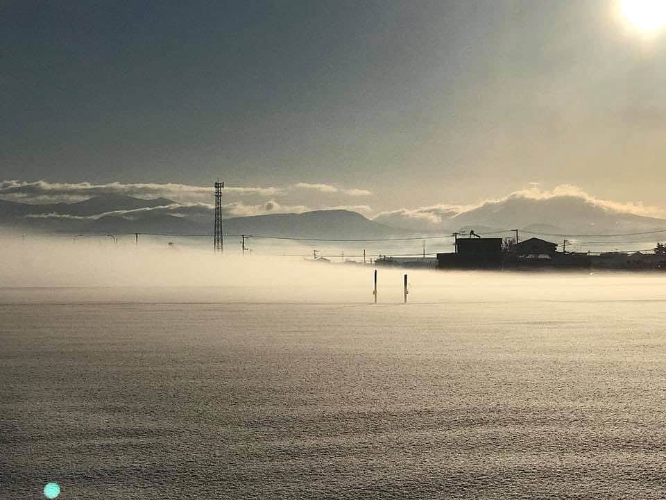 木村桜さんのインスタグラム写真 - (木村桜Instagram)「. #無加工 #地元 #青森 #青森県 #雪 #地元ラブ #ど田舎 #家の周り山と田んぼと墓 #待ち合わせ場所は墓 #中学校の頃は河川敷で星見ながら歌ってた #ど田舎 #懐かしい」2月8日 10時13分 - 0120skr