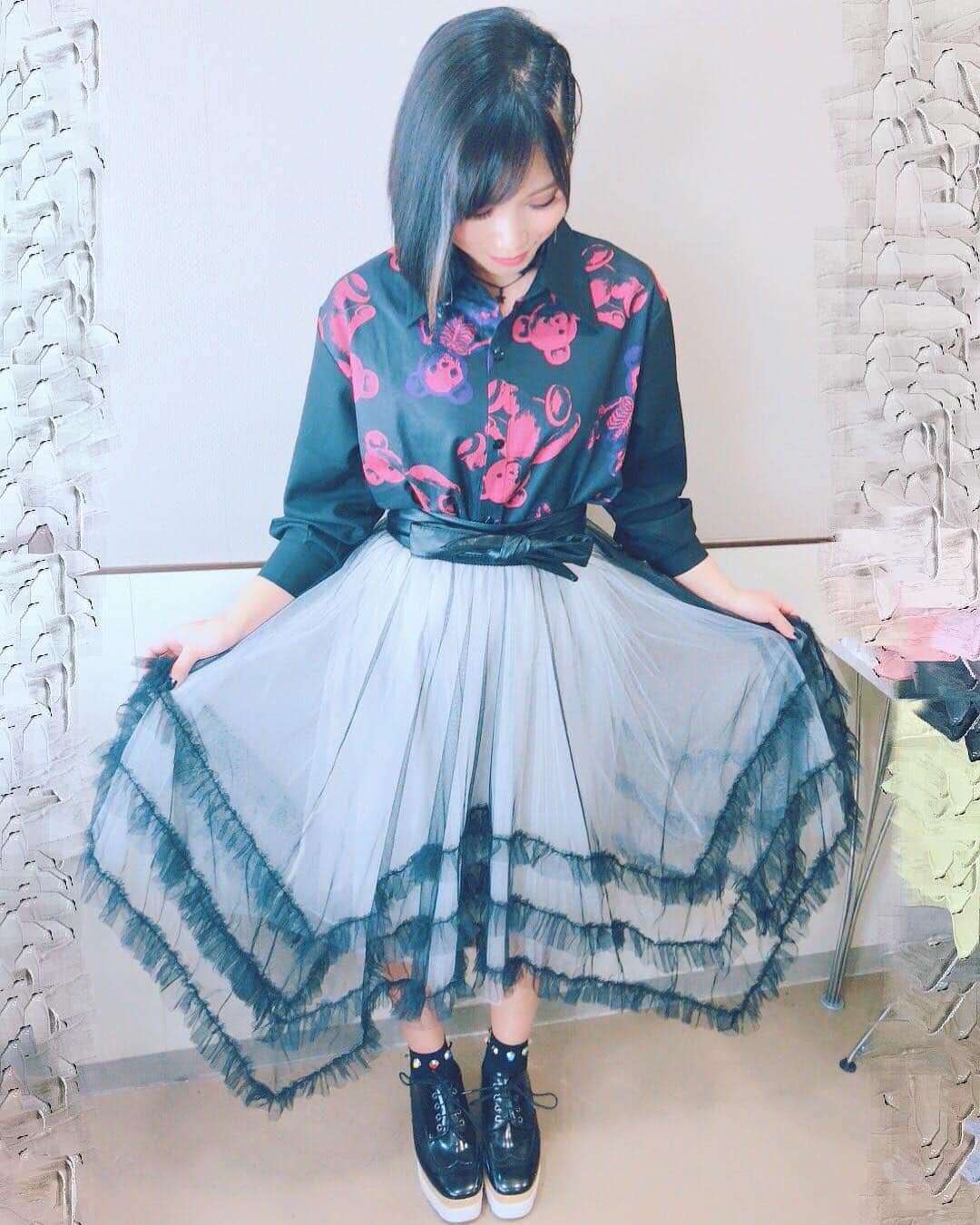 R!Nのインスタグラム：「Costume② . こちらはほぼ初めてお披露目の衣装。 白のスカートと黒のスカートは別々のもので、着合わせで可愛くなったのでした。 . ちなみに、emUの時の白いスカートです❤️ . #2VALK #nZk #sawanohiroyuki #zepp #divercity #live #show #澤野弘之 #Gemie #fashion #instafashion #coordinate  #singer #vocalist #band #music #musicismylife #instagood #instagram #instamusic #monochrome #like4like #RIN #坂本理沙 #げみえ #ニット帽 #japan #anime #photo #photogenic」