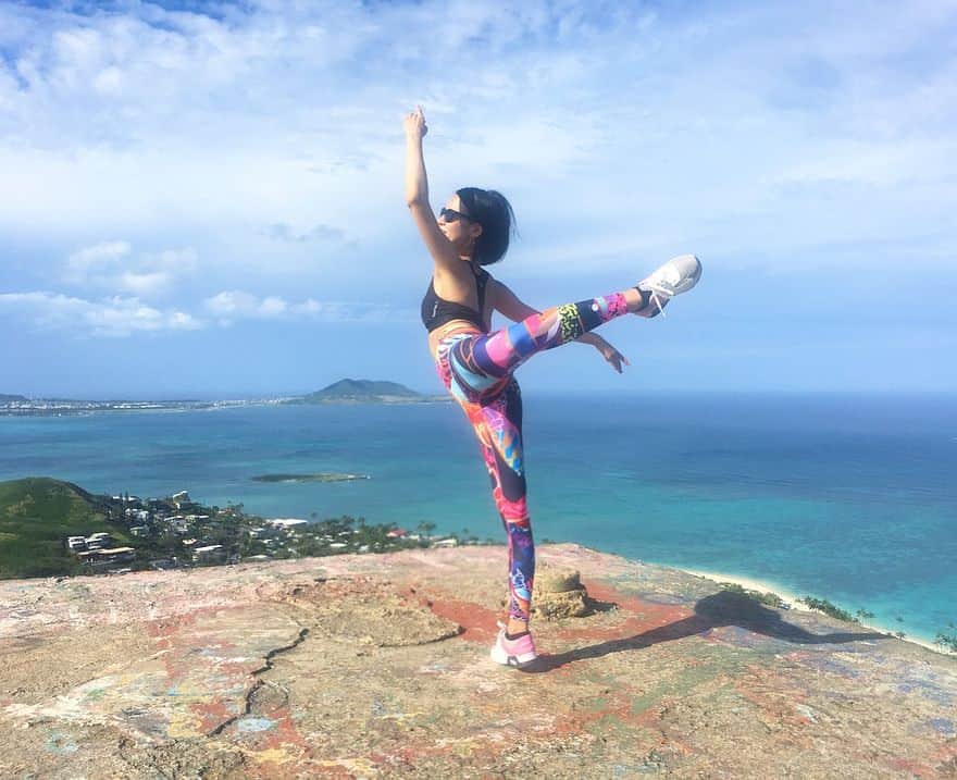七尾エレナのインスタグラム：「Lanikai Pill Box Trail⛰🏝🌞 ✳︎ #lanikai #pillbox #pillboxhike #hawaii #trailrunning  #ハワイ #ラニカイ #ピルボックス #旅MUSE #女子旅 #ハワイ旅行」