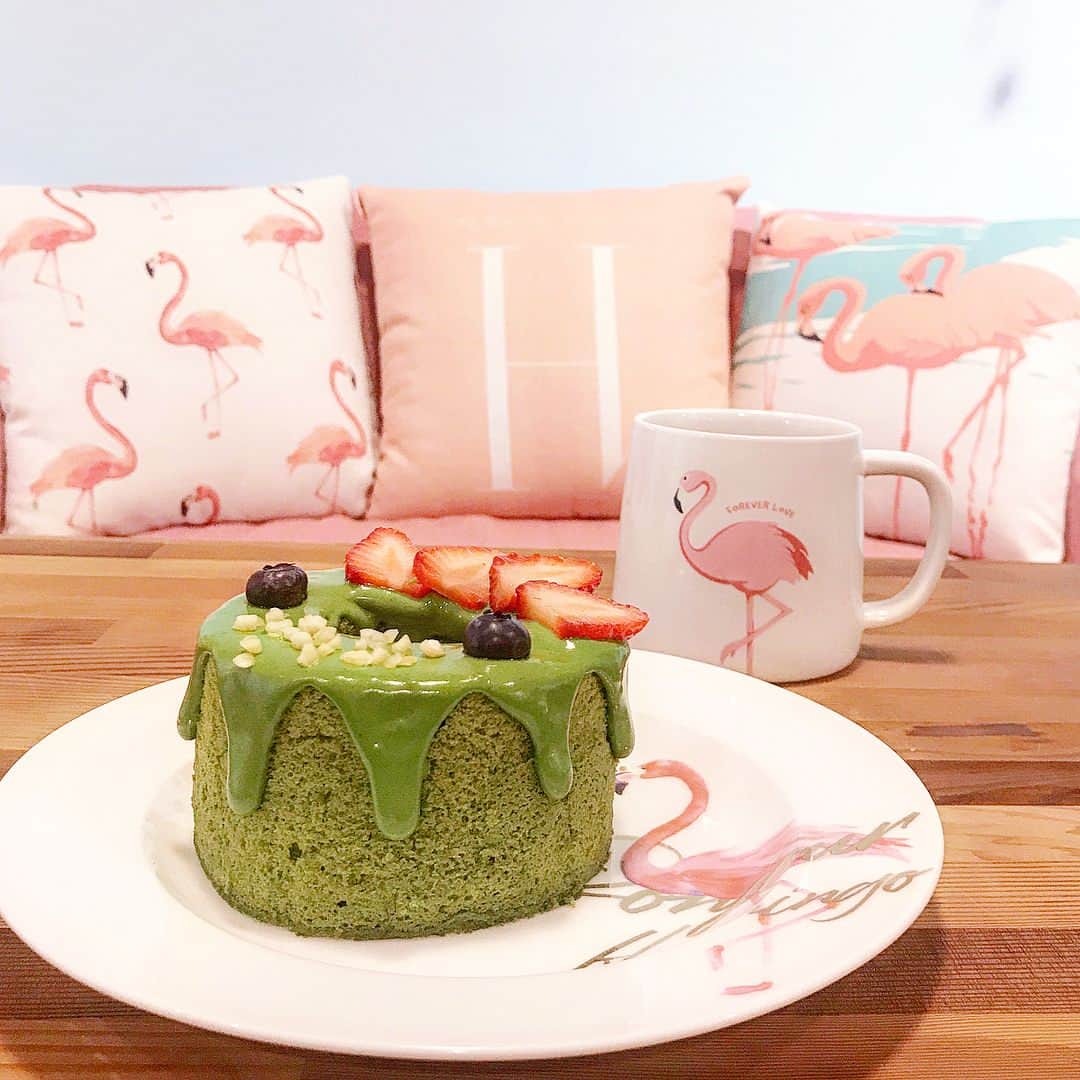 のインスタグラム：「インスタ映え間違いなしの台北カフェ🌸 Hera Cafe❣️ 台北市大同區承德路二段1巷7號 〜¥999 12pm〜9pm Photo by @ling_850918 @peichinhs @annie761223」