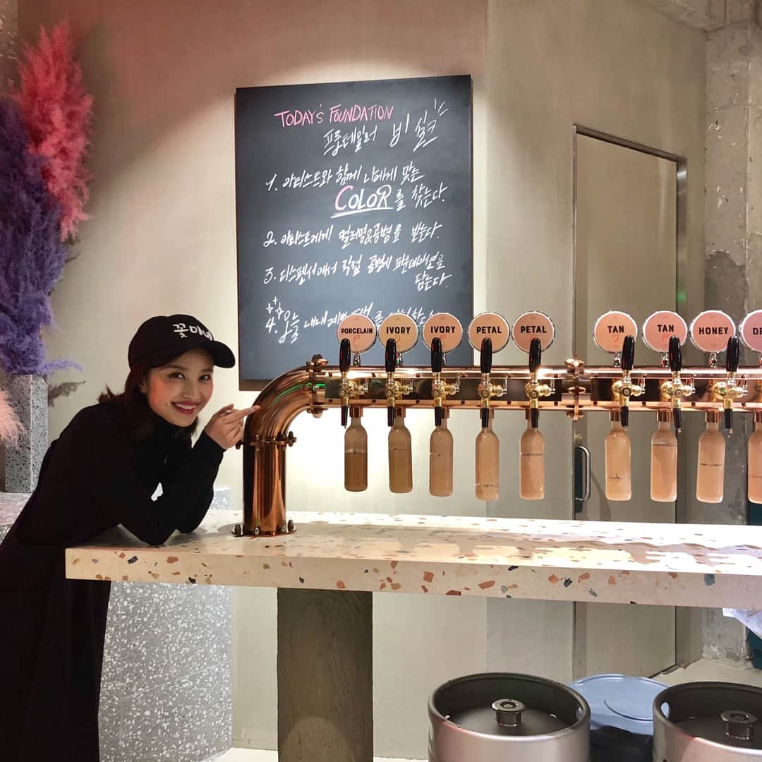百田夏菜子さんのインスタグラム写真 - (百田夏菜子Instagram)「ファンデーションこんな所から出てくるなんて…テンション上がる❤️ #韓国 #espoir #ファンデーション」2月8日 16時57分 - kanakomomota_official