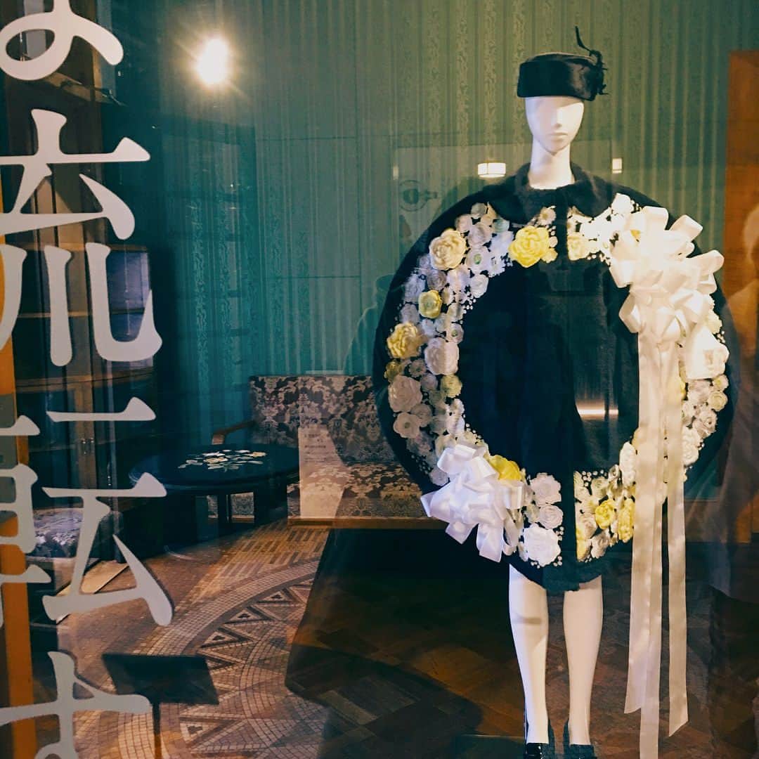 のん（能年玲奈）さんのインスタグラム写真 - (のん（能年玲奈）Instagram)「山縣良和さんの衣装を着た時、スタイリストのエリサさんに勧められて、東京都庭園美術館に。『装飾は流転する』美術館の暖かい雰囲気と小さな異次元を漂っています。 展覧会は2月25日まで。」2月8日 17時25分 - non_kamo_ne