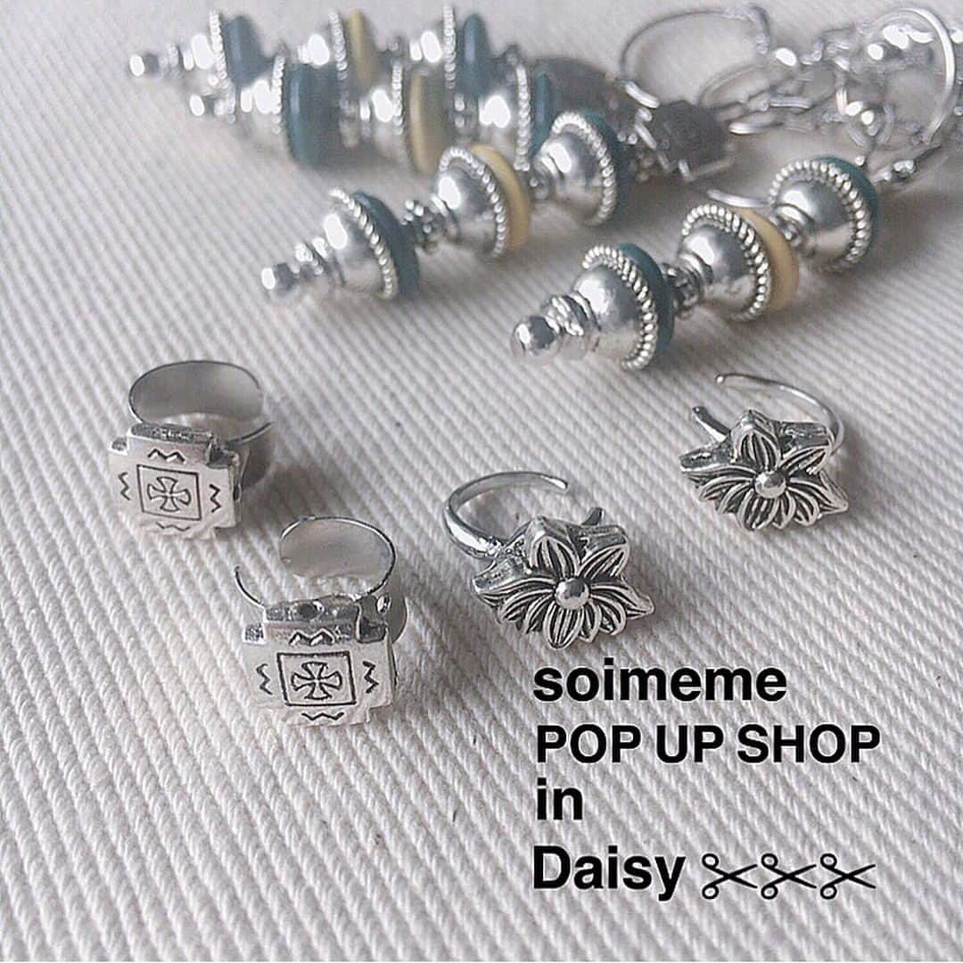 土田瑠美さんのインスタグラム写真 - (土田瑠美Instagram)「@daisyhair0722 × @soimeme_accessories  のポップアップショップ限定アイテムがどれも可愛い😍  是非お気軽にお立ち寄りください💫💫 〻〻POP UP SHOP〻〻 Daisy×soimemeの数量限定コラボアクセサリー💜のご紹介です。 ①metal cross イヤカフ ¥2500＋tax(片耳) ②metal flower イヤカフ ¥2500＋tax(片耳) ③hoop designピアス(イヤリング) ¥3200＋tax(両耳) ④aurora dot ヘアゴム ¥2400＋tax ⑤champagne gold plate×pearl ヘアゴム ¥2400＋tax 以上の5アイテムが限定商品となります💜  Daisyスタッフさんたちも、いま注目しているイヤカフ⚙️⚙️⚙️穴が空いてない方も簡単に着用できます。ピアスやイヤリングとの重ね着けも可愛いな〜💜とわたしは、おススメします〜 ✨ 【日時】 2018.2/12.13の2日間 10:00〜18:00まで 【内容】 12日→soimeme pop up shop only 13日→soimeme pop up shopと合わせて、デザイナーAIとDaisy さんスタッフの私物によるフリーマーケットやDaisyさんによる500円①コインヘアアレンジが受けられます❣️ 【場所】 Daisy 福岡市中央区大名1-12-6-3F ・ ・ ・ @daisyhair0722  @soimeme_accessories  #soimeme_accessories  #soimeme #soimeme_acc」2月8日 20時38分 - ru0711