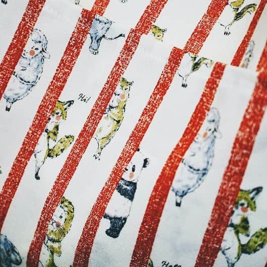 KOKKAのインスタグラム：「New work of Kokka Textile division  funny animals  シャイな動物たちがこっそりと  例のパンダではありません  #kokka  #fashion  #textile  #fabric  #kawaii  #terrier  #hedgehog  #panda  #コッカ  #生地  #動物  #テリア  #ハリネズミ  #パンダ」