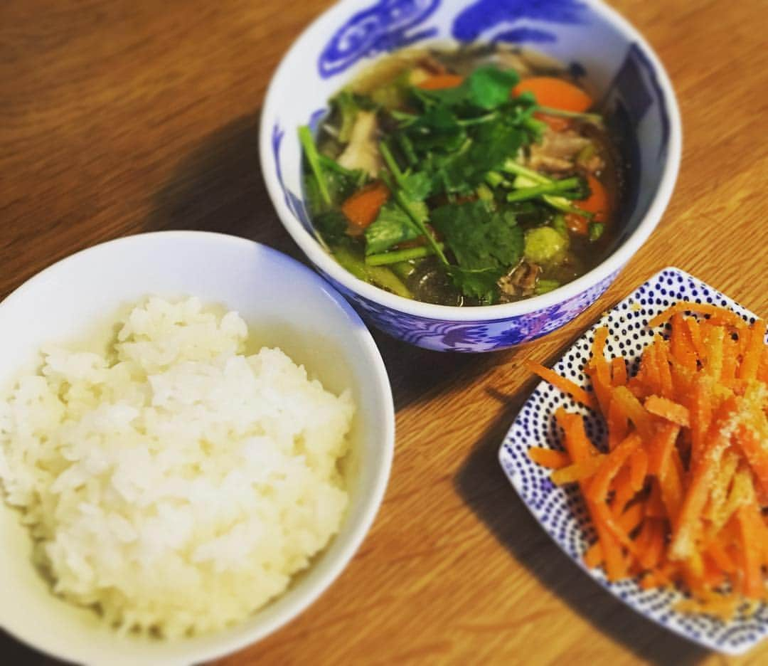 ばばかよのインスタグラム：「When cooking at home we can eat a lot of vegetables. But it takes time and effort.なんてことない食事も毎食作るのは労力が要る。#breakfast #alotofvegetables #cooking  #あさごはん #地味飯 #ほぼベジ #dailyfoodfeed」