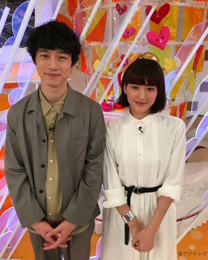 フジテレビ「めざましテレビ」さんのインスタグラム写真 - (フジテレビ「めざましテレビ」Instagram)「映画「今夜、ロマンス劇場で」で共演する綾瀬はるかさんと坂口健太郎さんがスタジオに来て生出演してくれたよ🌟 綾瀬さんはニュースの原稿も読んでくれたよ💖 ありがとう⏰ 「今夜、ロマンス劇場で」は明日公開だよ📽 #綾瀬はるか  #坂口健太郎  #今夜ロマンス劇場で」2月9日 9時09分 - mezamashi.tv