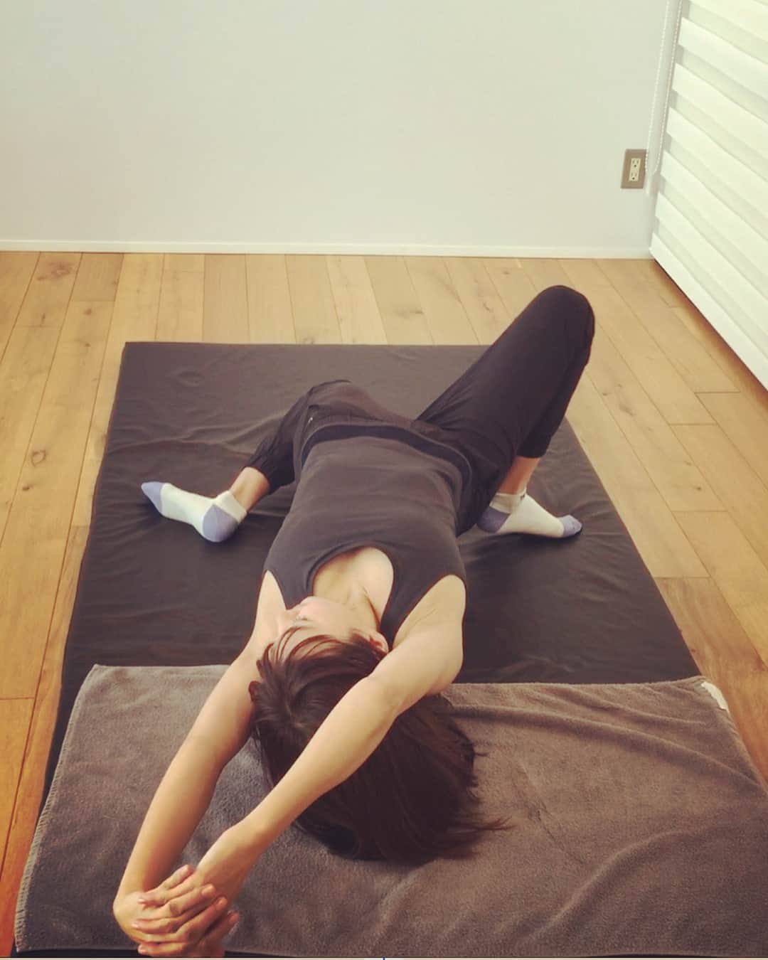 藤崎奈々子さんのインスタグラム写真 - (藤崎奈々子Instagram)「ニュートラルワークスでパーソナルストレッチ☺︎ 前屈をすると ふざけてるの？と聞かれるほど身体が固いので、ストレッチが気持ちいい。 ストレッチポールを使って、お家でもできるストレッチを教えてもらいました。 少しでも身体が柔らかくなりますよーに！  #ニュートラルワークス#パーソナルトレーニングスタジオ#ストレッチ#身体ガチガチ」2月9日 9時33分 - nanakofujisaki
