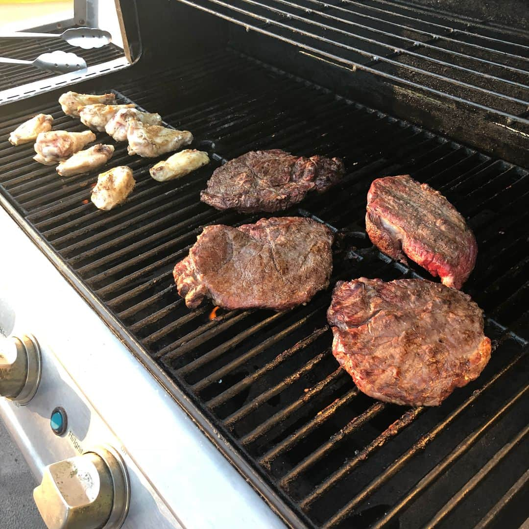 中田翔さんのインスタグラム写真 - (中田翔Instagram)「明日休みで飯出ないからみんなでホテルでバーベキューしました！！ マジで楽しかった！！ 明日は何しようかな、、笑 #中田翔#白村明弘#上原健太#バーベキュー＃オフ前」2月9日 12時02分 - shonakata_official