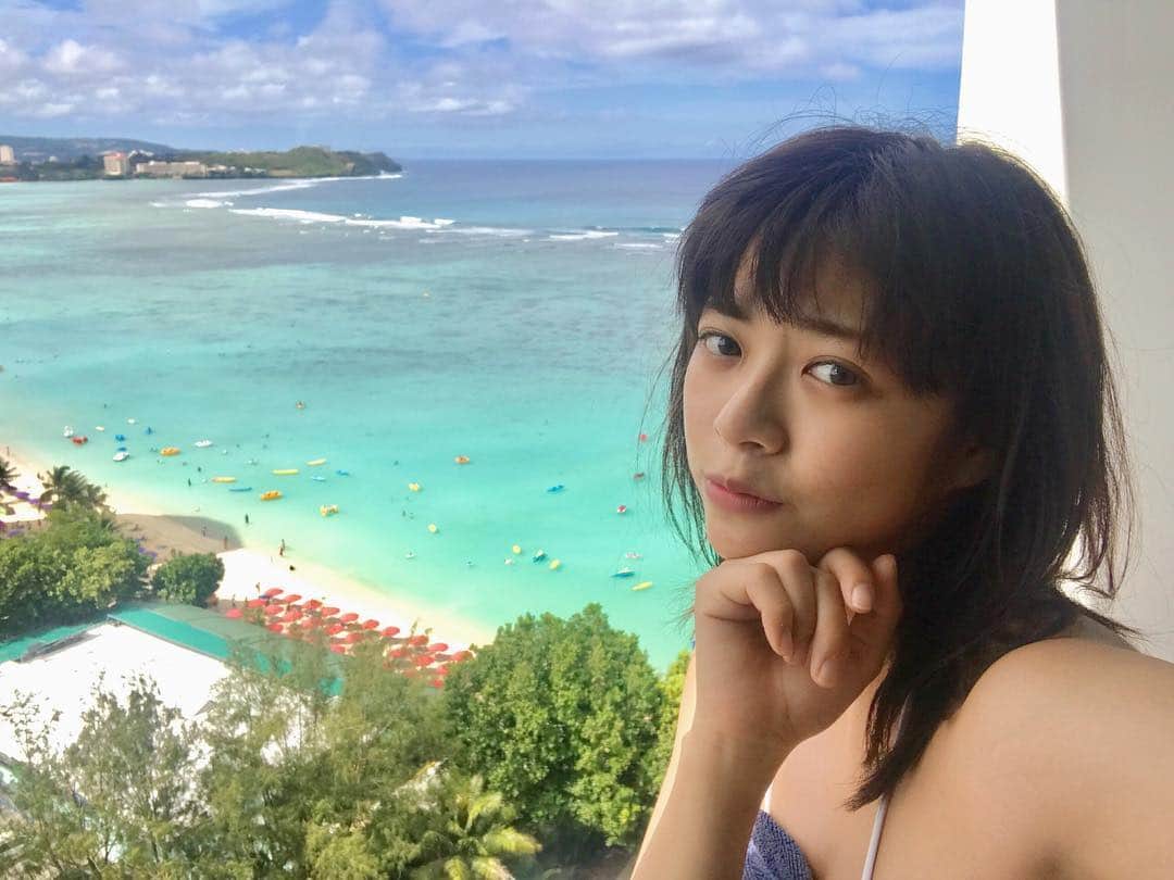 わちみなみのインスタグラム：「撮影後に！このときはじめてのんびり海を見れた気がします🙈✨ . いろんな色の船が浮かんでいて綺麗でした😄 . ところで、、飛行機乗ったらくしゃみ止まらなくなって今まで続いてる😖こまった笑 . #海 #ビーチ #ocean  #船」