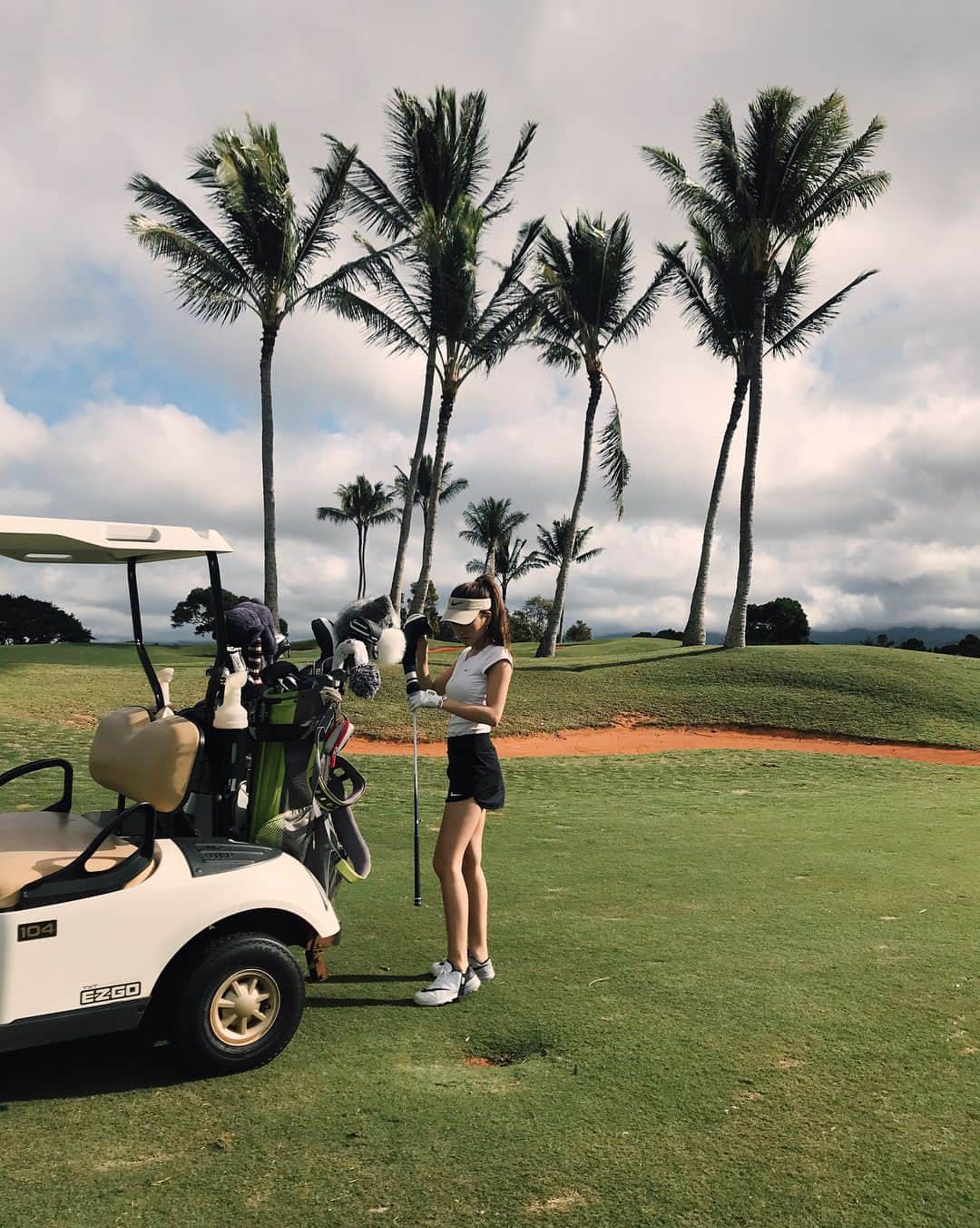 HARUEさんのインスタグラム写真 - (HARUEInstagram)「Hoakalei ⛳️ - - 2日に1回ペースでゴルフ🌺♡😝 ホアカレイは2回まわって、最後のラウンドでは 後半 初のパープレー！！ 46 + 36 = 82✨ ベストスコア更新😍嬉しい〜〜！！💕 最高の気分💕 超楽しかった💕💕💕 - - - #hawaii #golf #hoakalei #ハワイ #ゴルフ #ゴルフ女子　#haruegolf」1月17日 18時42分 - harue0104