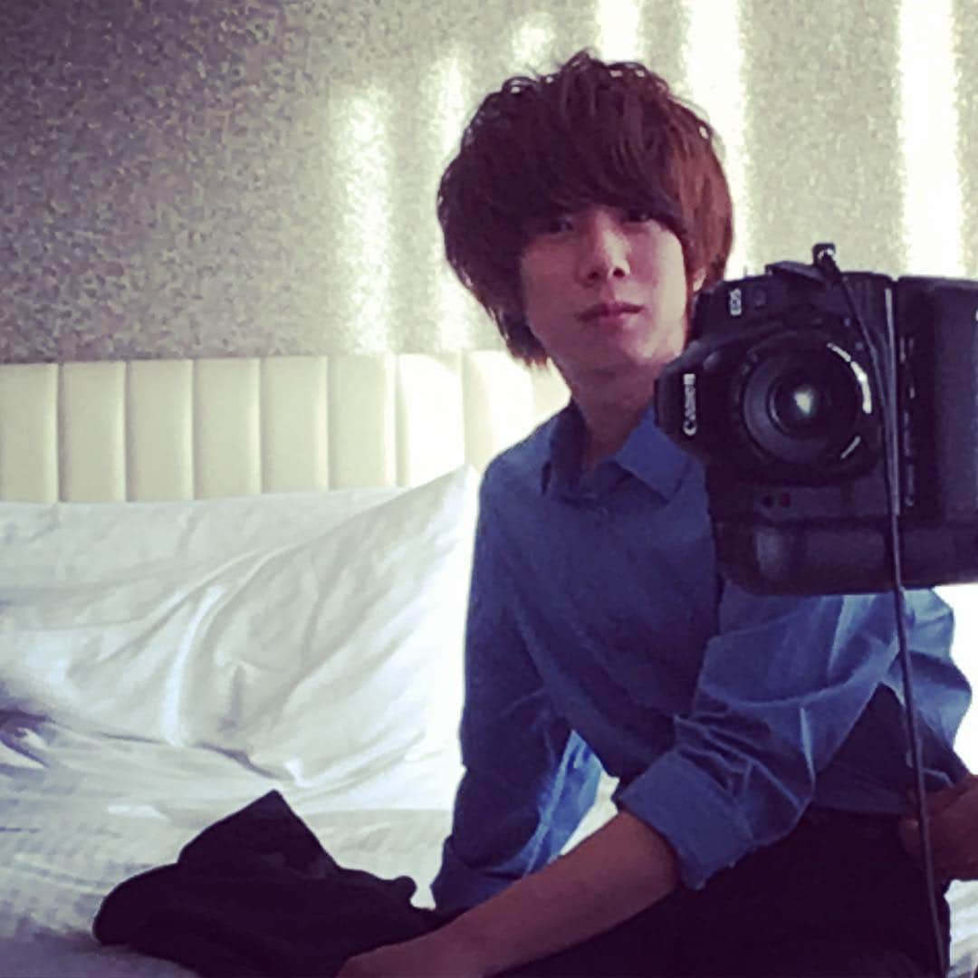 のインスタグラム：「まだ慌てるような時間じゃない...」
