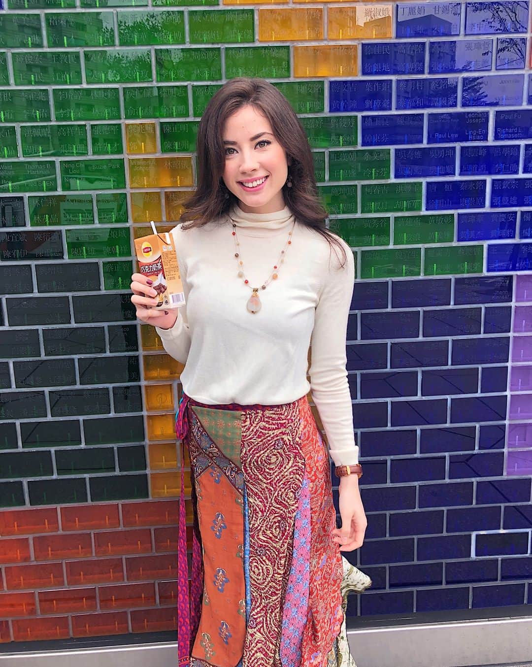 ノウィキ茉莉のインスタグラム：「❤️🧡💛💚💙💜 . . . #taipei #taiwan #taipei101 #hapa #vacation #台北 #台湾 #台北101 #旅行 #私服 #karennajewelry #juicebox #foodporn #instafood #foodie #jewelry #ootd #necklace #colorful #danielwellington #instagood #shotoniphone」