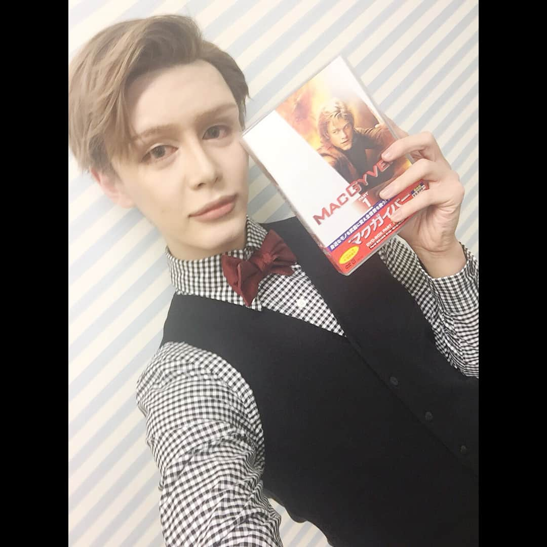 Mattさんのインスタグラム写真 - (MattInstagram)「・ 【マクガイバー DVD発売PRイベント】 に @lucastill の格好で参加させていただきました♥️ @macgyvercbs  カミナリさんありがとうございました💅🏻✨ 楽しかったなぁ🐾 明日のスッキリ！で イベントの様子が放送される予定です🌈 お楽しみに🥂 マクガイバー面白いからみんな見てね🍀 ドラマなのに映画のようなスケール感🦋 ・ #マクガイバー #macgyver #lucastill #カミナリ #matt」1月17日 13時46分 - matt_kuwata_official