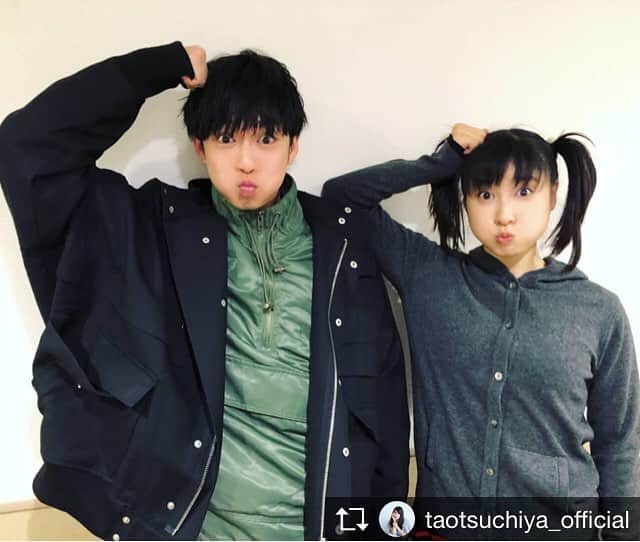 兄に愛されすぎて困ってますのインスタグラム：「Repost from @taotsuchiya_official 東京は寒そうな空の色となりました。 昼間の時間だけを考えたら 冬への折り返し地点を過ぎて 春に向かってるんだなぁと 感じるのですが まだまだまだ、冬はこれから＊  今年は雪で大変な地域が多いので もう少し全国的に おだやかな冬を願いながら 寒さが思い出になるような 素敵な冬になりますように…❄️✨ 折り返し地点といえば！！！ なんと！たぶん！今日は！ 舞台「プルートゥ PLUTO」の 東京公演、真ん中の日。  あまりにもあっという間で… 毎日、一か八かだなって思いながら 舞台に向かってった感覚しかなくて。  でも、その間にも 周りの方々の優しさで 息抜きもさせていただいたり 励ましや感想をいただいたり コメントで応援していただいたりして 映像のお仕事とは違う 舞台ならではの 時間や気持ちの過ごし方を ちょっとずつだけれど、 噛みしめてます。  役者さんもダンサーさんも めちゃめちゃかっこいい。 そして私はめちゃめちゃだめだ…  でもだめだから、がんばるんであって。 実はここ数日、 10代の頃にダンスと出会って 基礎を叩き込んでくださった方々 … 先生や二階堂のダンス部の上級生方、 喧嘩もしたし泣いたし でも最高に大好きな高校の同期、 高校時代はライバル校で 卒業してから心の友になった友人、 卒業してもずっと見守ってくれてる 大学の同期、  きっとあたたかい心で見守りつつも めちゃめちゃ厳しい目を持つ人達に 「今日行くよ！」「明日行くね！」と 連絡をいただいていて、 気分はすっかり 高1の頃に戻ってます… あああ…緊張する…  でも メッセージやストーリーを含む作品を 経験させていただいてきたから 今、なんとか 食らいついていける部分もあって その部分は間違いなく 10代の頃に出会った部活やレッスンで 育まれてきたことだと思うので  感謝をこめて ウランとしてヘレナとして 今日を生きようと思います。  そして少しずつ、 観てくださった方々との写真を！  まずは千葉さん ^ ^ ハニー先輩からの望月くんからの 高嶺さんからの… 私のいろんな時代？や気持ちの変化を 見てきたであろう尊敬する先輩。 今回も大きなパワーいただきました！ チーム兄こま＊ あったかすぎて困ってます *^^* では昼公演、 いってきます！！！」