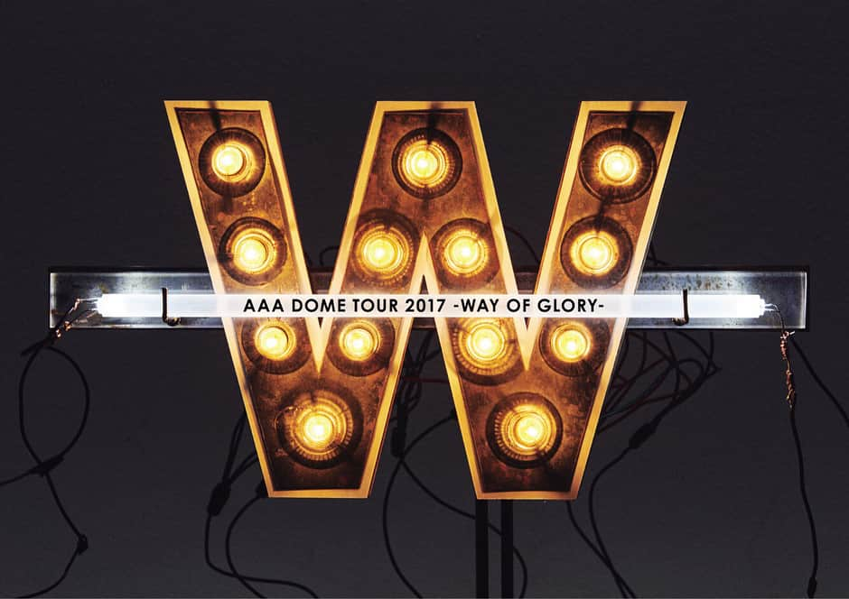 AAAさんのインスタグラム写真 - (AAAInstagram)「『AAA DOME TOUR 2017 -WAY OF GLORY-』本日発売！ #AAA #WOG #初回盤のジャケットは暗いところで光る特殊仕様！」1月17日 14時48分 - aaa_official_jp