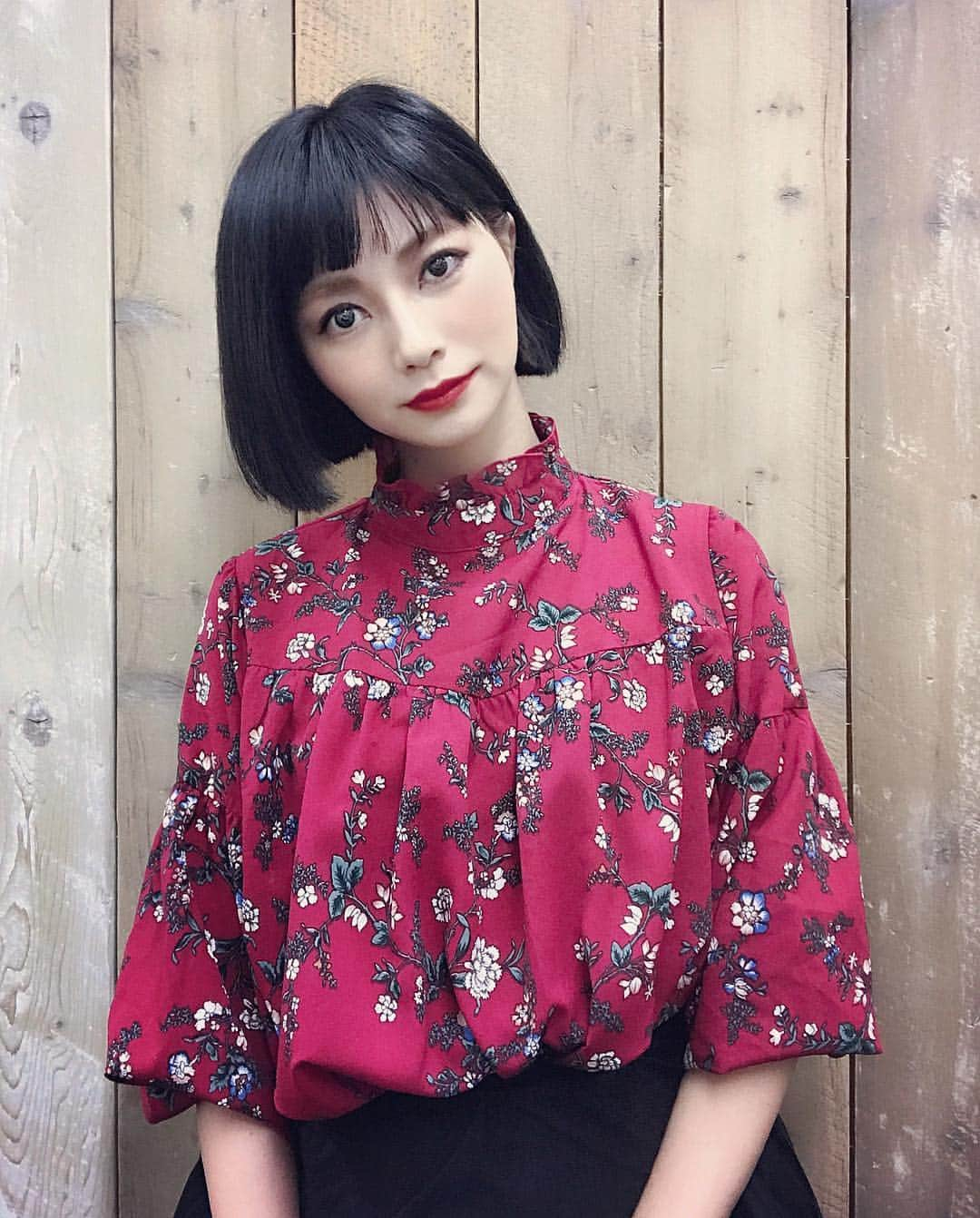 知華さんのインスタグラム写真 - (知華Instagram)「2018.01.17 今日はパジャマじゃなくてよ（笑） tops #spray  #着飾る愉しみ  #fashion  #ootd  #オンザマユ  #ブログもよろしくです http://tomocalvados.strikingly.com/」1月17日 14時38分 - tomoca1204