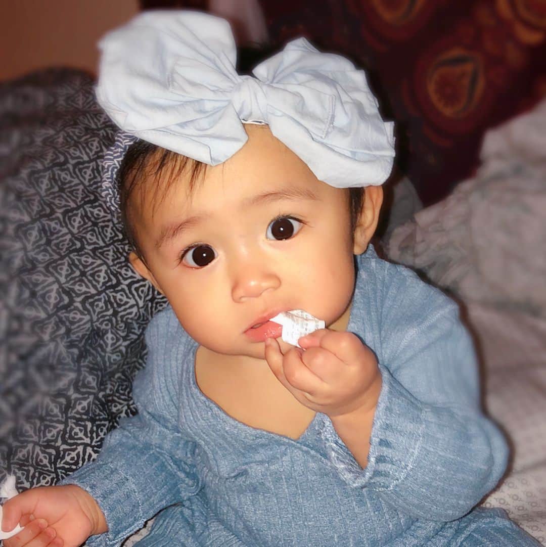 のインスタグラム：「Happy 10 months old my precious Great niece baby Eva! 🍼 Can’t wait to hold you in my arms again! @dance_flu 😍❤️🤗❌⭕️」