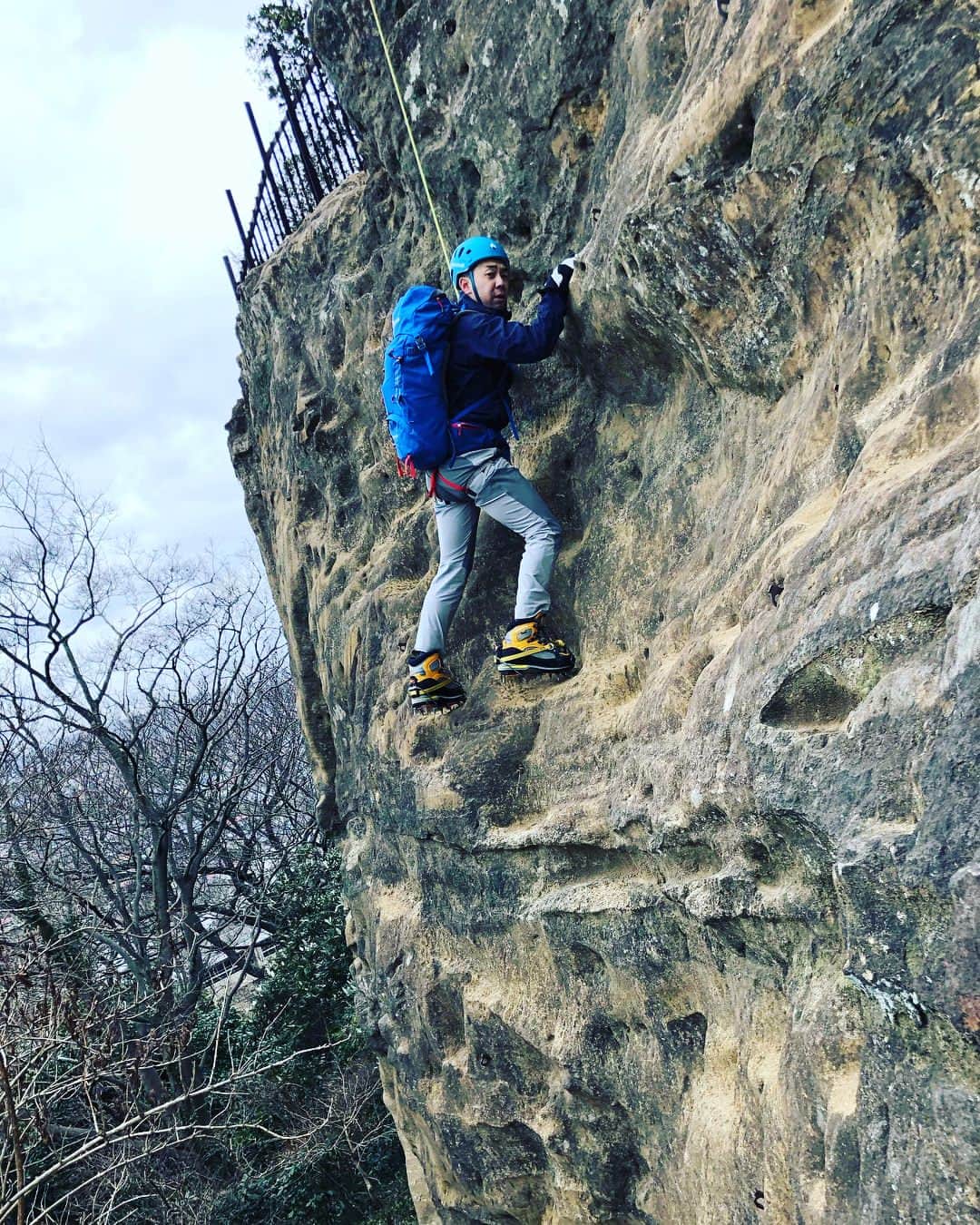 木村卓寛さんのインスタグラム写真 - (木村卓寛Instagram)「鷹取山でアイゼンワークトレーニング。 川名さんの指導のもと。 途中一回落ちました。 金玉ギーンなりました。 #目指せ登山ガイド2 #鷹取山 #金玉」1月17日 16時18分 - tenshinkimura