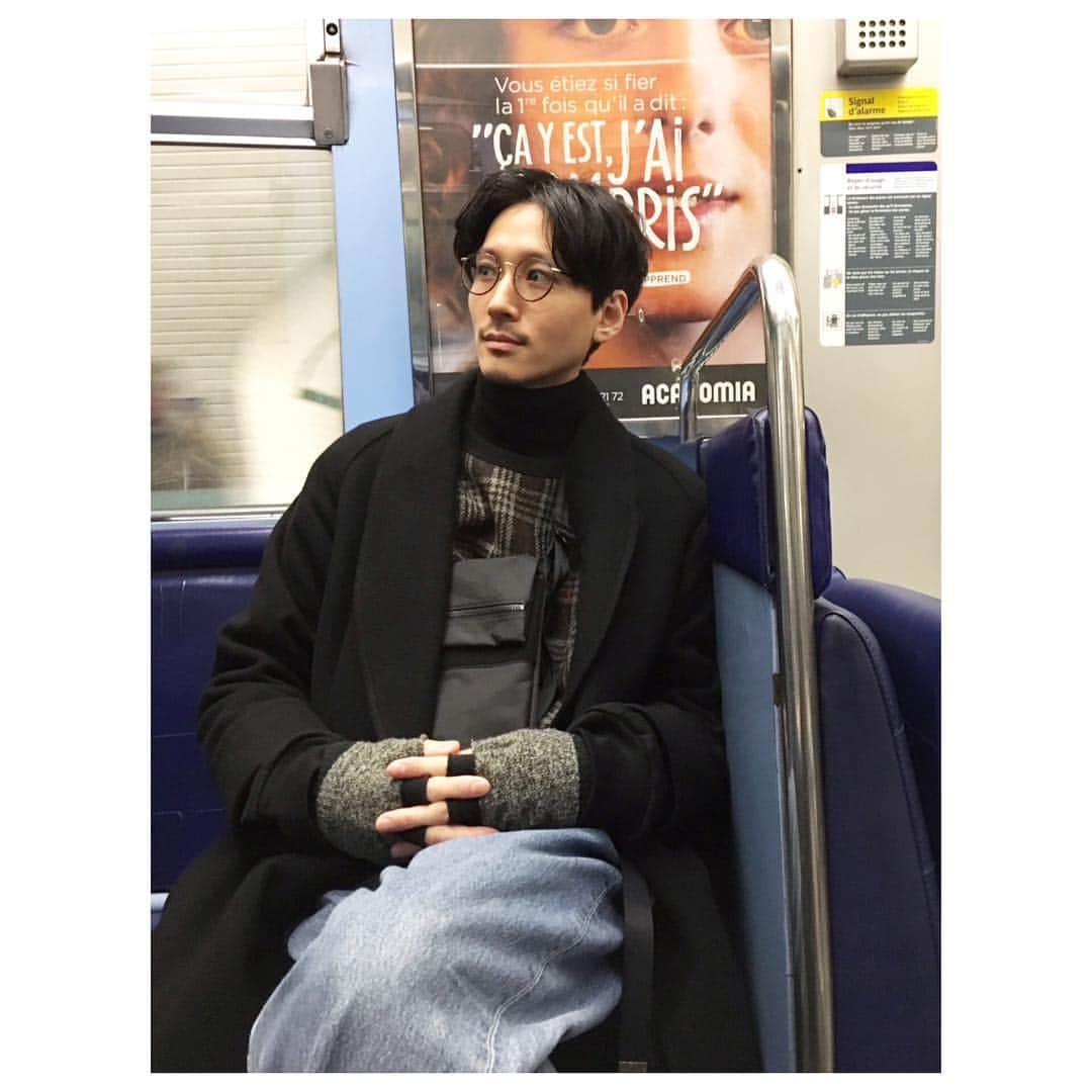 加津塔のインスタグラム：「#instafashion#instagood#instaparis #subway#levis501#driesvannoten#savilerow #senterpartedhair#howabout#funfunfunfun」