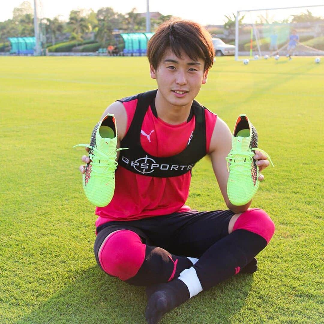 秋山大地のインスタグラム：「このPUMA ONEとともに、確実に仕留めるプレーを。 @PUMAFootball_jp #PUMAOne #新たな高みへ このFUTUREとともに、まさかを生み出すプレーを。 @PUMAFootball_jp #PUMAFuture #新たな高みへ」