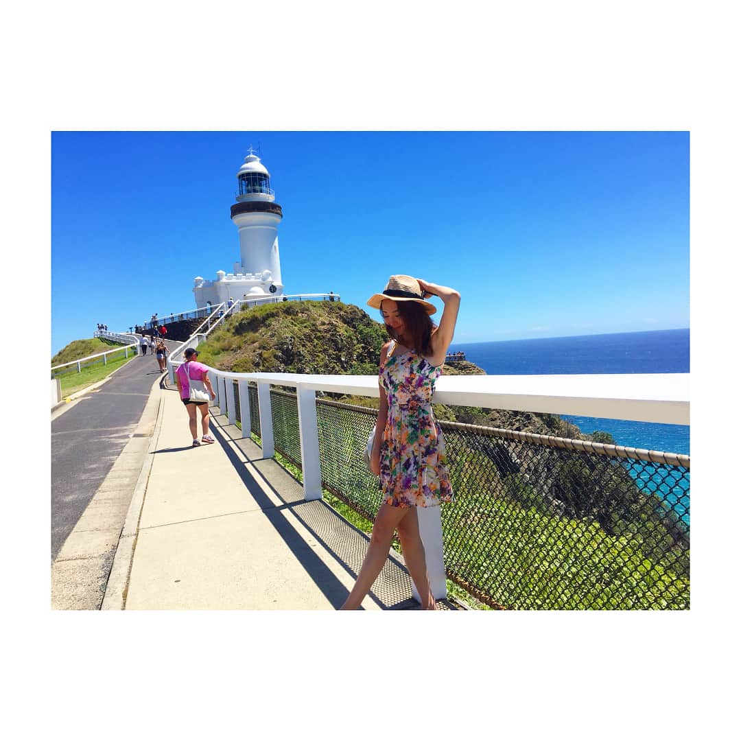 山崎みどりさんのインスタグラム写真 - (山崎みどりInstagram)「オーストラリアのバイロンベイへGo🚙❗️ ・  HISのツアーで申し込んだらまさかの貸し切り車💛 ・  バイロンベイはオーストラリアでは行くべき！と聞いてたので初めて行って来たよ✨🏖✨ ・  有名な灯台→オーストラリアの最東端のケープバイロンへ💛 ・  オーストラリアの最東端の景色は綺麗だったー✨✨✨ ・  最東端のMovie見てね🇦🇺 ・  #オーストラリア #🇦🇺 #バイロンベイ #ケープバイロン #最東端 #goldcoasttoday #灯台  #空 #気持ちいい  #instagood #photooftheday #picoftheday #instadaily  #surfersparadisebeach #bluesky #オーストラリア最東端 #オーストラリア旅行 #🇦🇺 #summer #オーストラリア旅行 #1番東 #最東端 #景色綺麗 #capebyron」1月17日 21時38分 - midori_yamasaki_