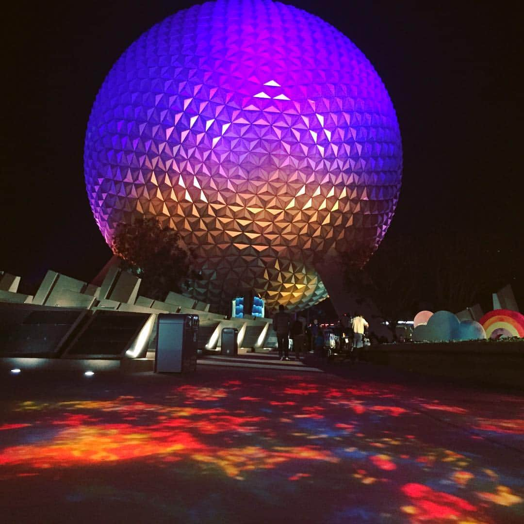 ケイ・パナベイカーのインスタグラム：「I am a terrible cast member. I almost never go to the parks and I have probably only been to them at night less than a handful of times in the past 3 years that I’ve worked here. But I was walking around Epcot tonight and despite how cold it was (and it is cold!), it was such a clear night and the park was beautiful all lit up. You’re pretty ok, Walt Disney World. I appreciate getting to play here as if it’s my own backyard. #Happy3EarsToMe」