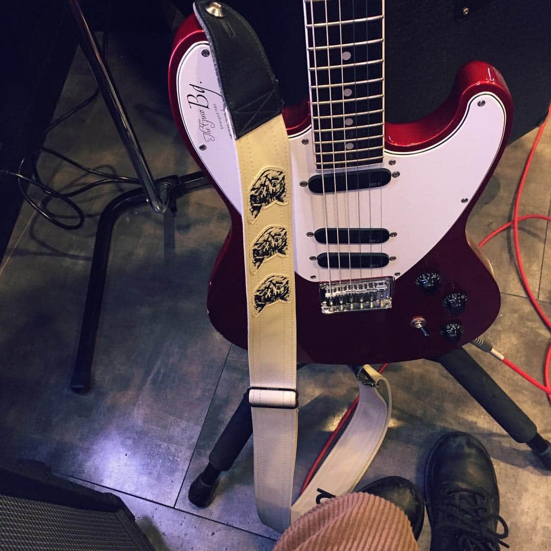 清水葉子さんのインスタグラム写真 - (清水葉子Instagram)「ボーカリストとしてじゃなくギタリストとして、とあるステージに立つためにリハ&練習の日々であります。 燃えるぜっ🔥」1月18日 22時28分 - unlimits_yoko