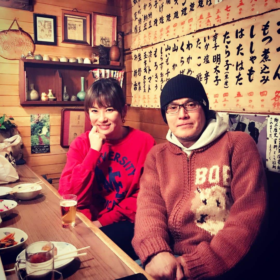 のインスタグラム：「今日は江口寿史先生（@egutihisasi）と、とある取材で吉祥寺探訪。 先生の出没スポットをたくさん教えていただきました。 居酒屋「闇太郎」は五年くらい前に一度連れて行ってもらった以来。 当時ご一緒した、なだぎ武さんと漫画に出てくるあの酒場に行けるなんて！と感動したものです。  先生の前で大好きなひばりくんを大胆不敵にも描くワタシ。 しかしご本人目の前で描くなんて緊張し過ぎます！！ 先生にもワタシのへなちょこ漫画のキャラクター「ボンちゃん」を描いていただきました！可愛すぎるヽ(´▽｀)/ まだ全貌は明らかにできませんが、いづれ皆さまにもお見せします！ お楽しみに？！😉 いやぁ、大好きな先生とこんな日が来るなんてなぁ、、、。 感無量な一日でした。。。 #吉祥寺 #江口寿史 先生 #闇太郎 #ストップひばりくん #いよぉボンちゃんz」